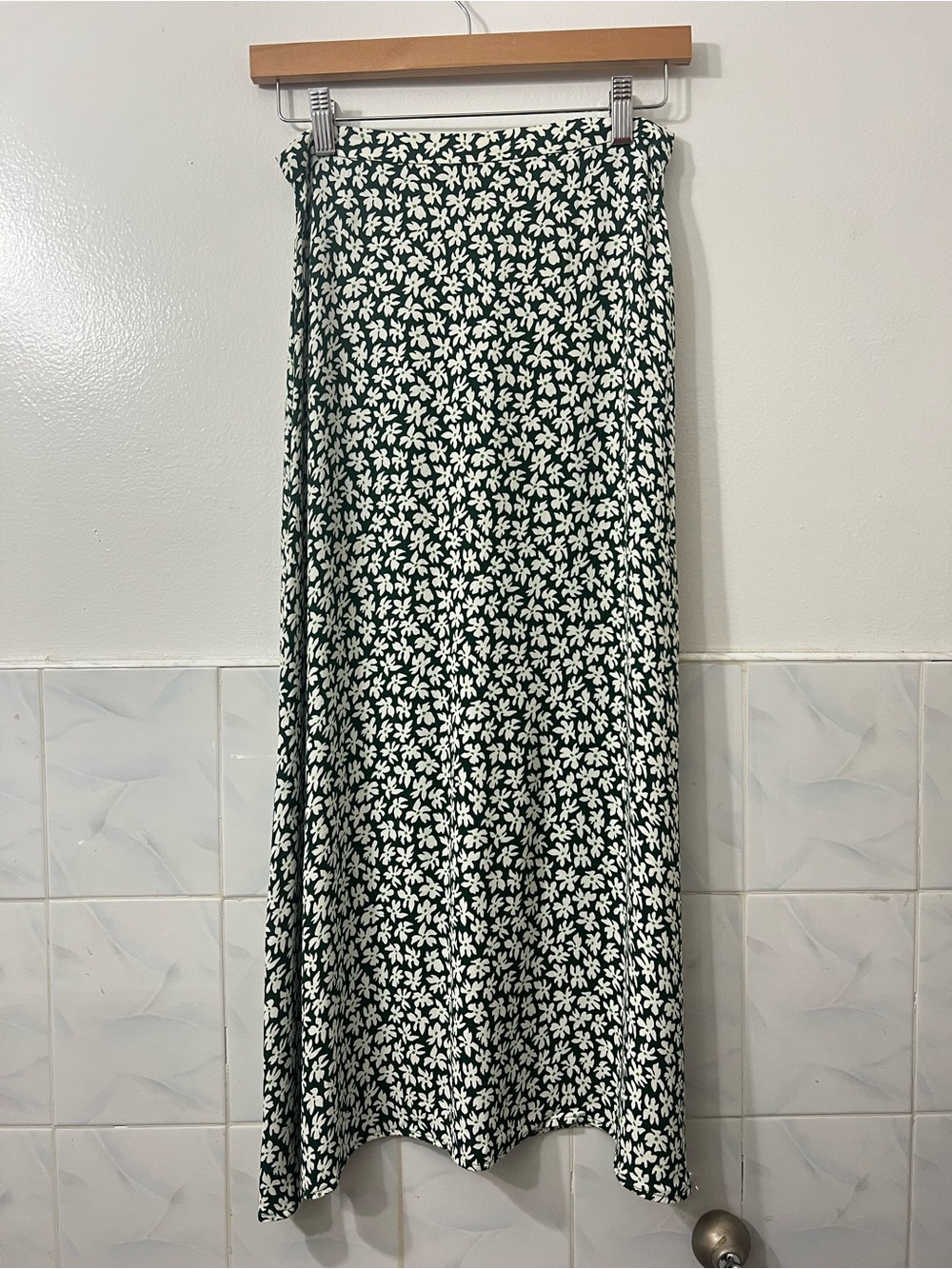 Reformation Green White Ditsy Floral 4 Midi Skirt Y2K Inspired Cottage Garden